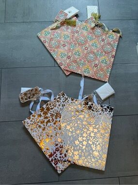 NWT Set of 4 Decorative Floral Gift Bags w Tags - Metallic & Coral Patterns fun!
